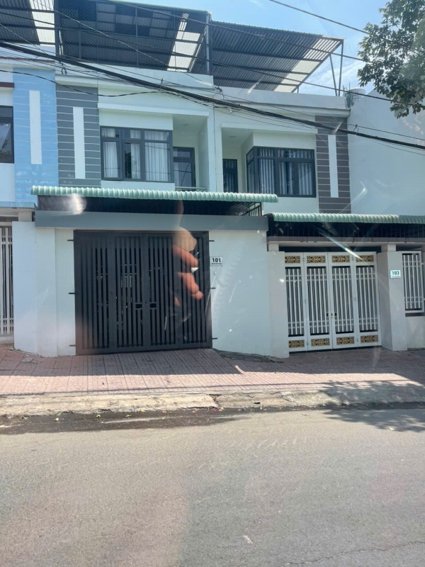 Bán nhà đất đường Nguyễn Viết Xuân, phường Thắng Lợi, Tp Kon Tum